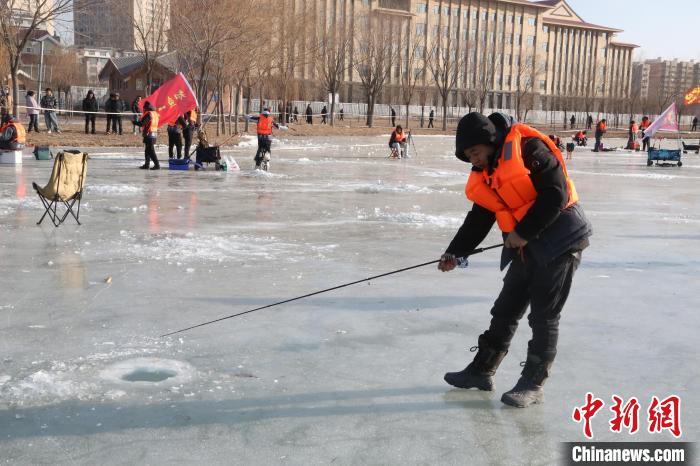 全国近三百名钓友相约宁夏贺兰如意湖冰上开杆