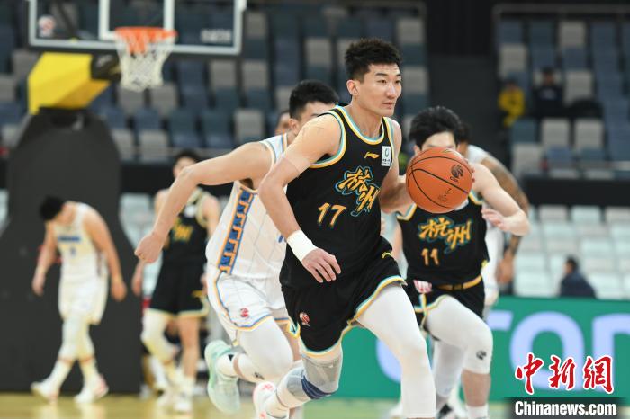 广厦主场迎战新疆:韦瑟斯庞与琼斯的直接对话