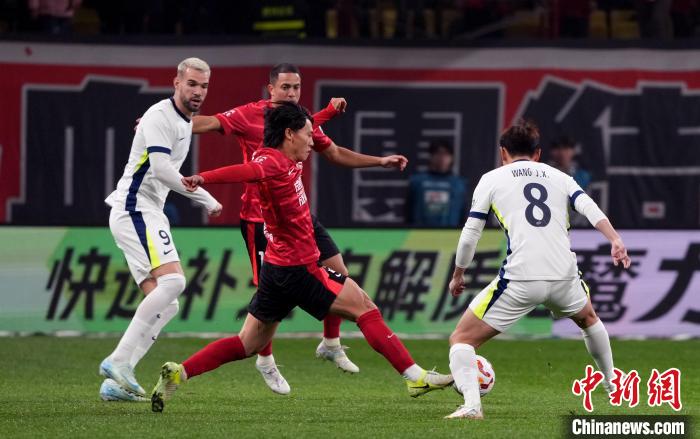 成都蓉城在中超揭幕战以1-0击败武汉三镇,开启