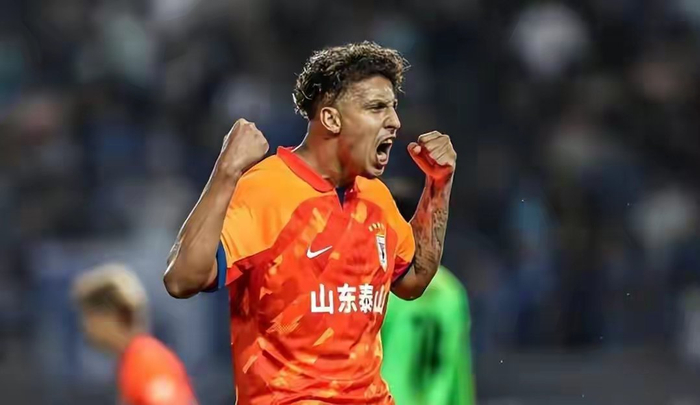 成都蓉城新援爆发助球队三连胜冲击联赛前列