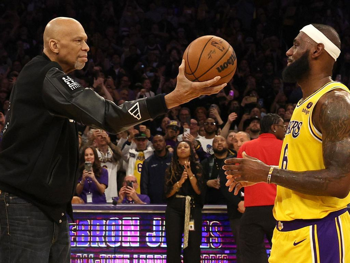 勒布朗·詹姆斯三胜即登顶历史总胜场榜首