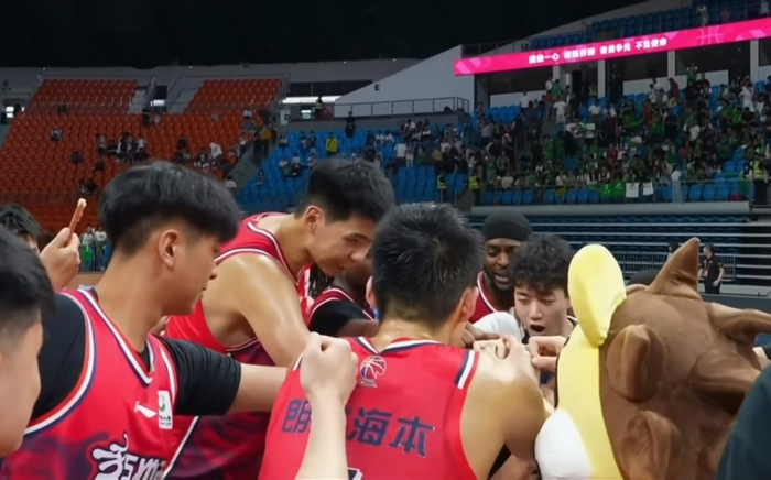 CBA常规赛四强对决：广州大胜辽宁，北控力克宁