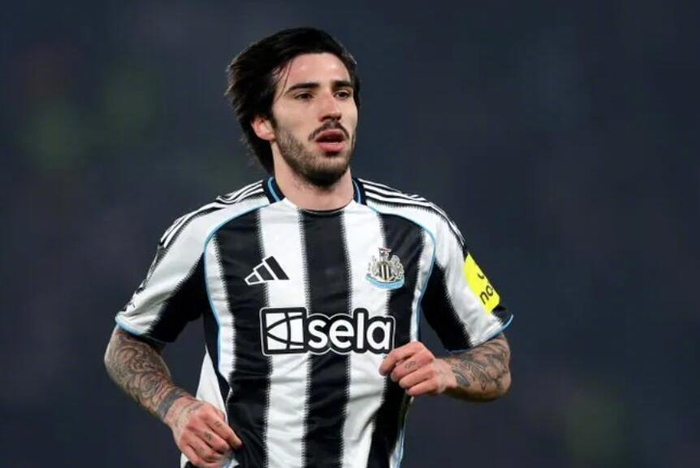 曼联锁定托纳利引援首选 曼城同步关注1亿欧元报