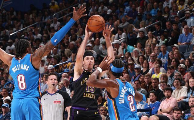 湖人惨败雷霆遭遇东契奇伤退，核心球员伤退影