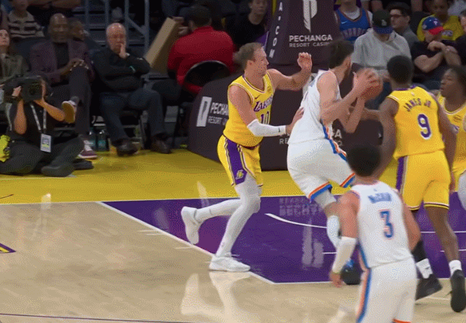 雷霆大胜残阵湖人豪取六连胜 詹姆斯缺阵成关键