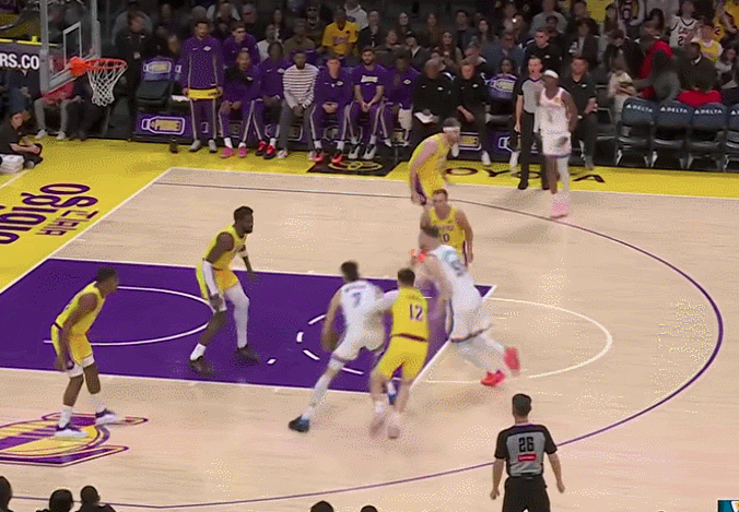 雷霆大胜残阵湖人豪取六连胜 詹姆斯缺阵成关键