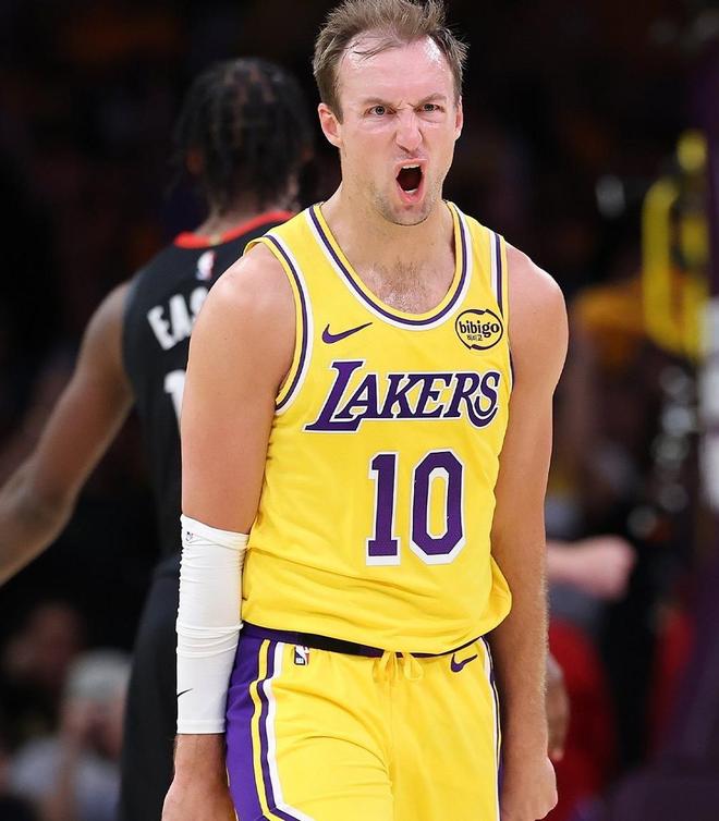 湖人主场力克火箭 斯玛特爆发锁定胜局杜兰特复