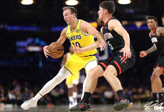 湖人主场力克火箭 斯玛特爆发锁定胜局杜兰特复